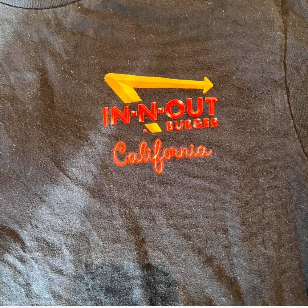 In n out t shirt Fits